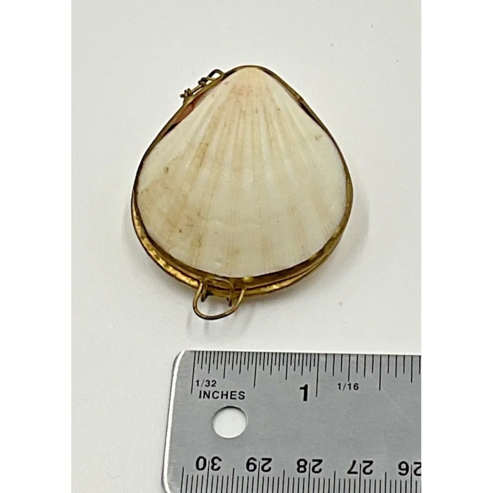 Vintage Handmade Seashell Pill Box Brass Tone Nautical‎